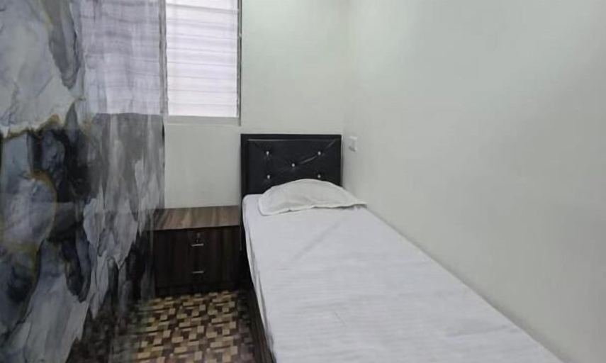 Room 1, Nithyanand Male Cabinstay dormitory, Mumbai Suburban
