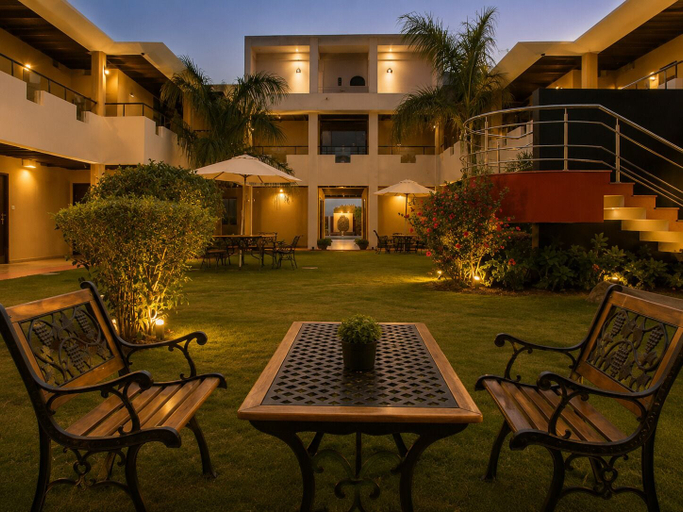 Exterior & Views