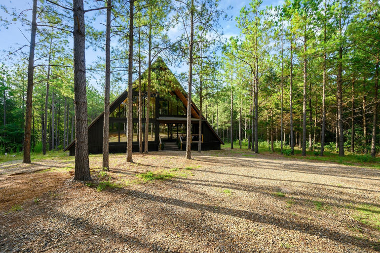 Room 3, Hoch-a-frame Sauna Hot Tub Broken Bow Pines, McCurtain
