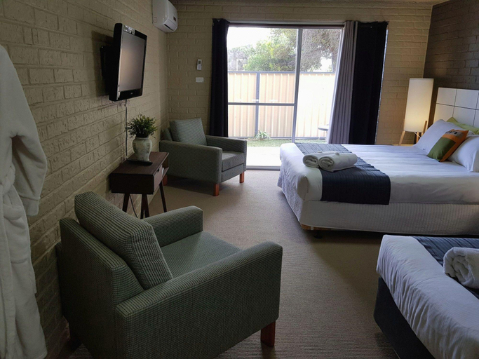Bedroom 2, Lancelin Beach Hotel, Gingin