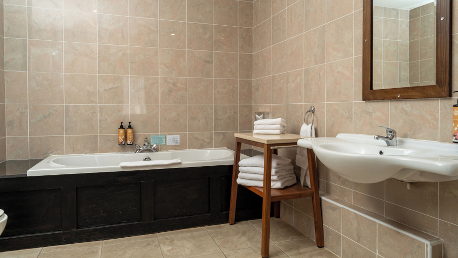 Bathroom 5, Cavan Crystal Hotel