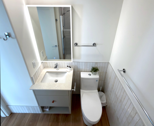 Bathroom 4, Sandy Beach Suites, Okanagan-Similkameen