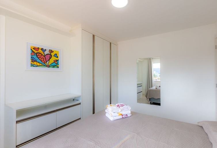 Room 5, Apto com Churrasqueira a 400m da Praia Gravat, Navegantes