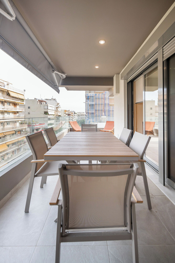 Outdoor dining 5, Lush 3-bed - Parking - 500Mbps - Riviera, Attica
