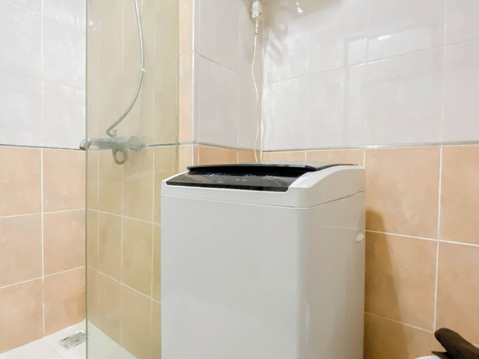 Bathroom 2, Stylish And Compact Studio At Apartment Tamansari Sudirman, Jakarta Selatan