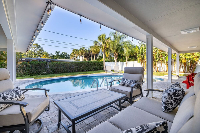Room 4, 10 Mins to Beach-heated Pool Ping Pong Pool Table, Pinellas