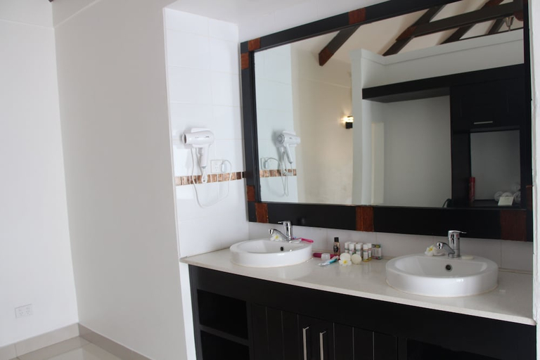 Bathroom 4, LANDERS BAY RESORT SPA ADULTS ONLY, Ba