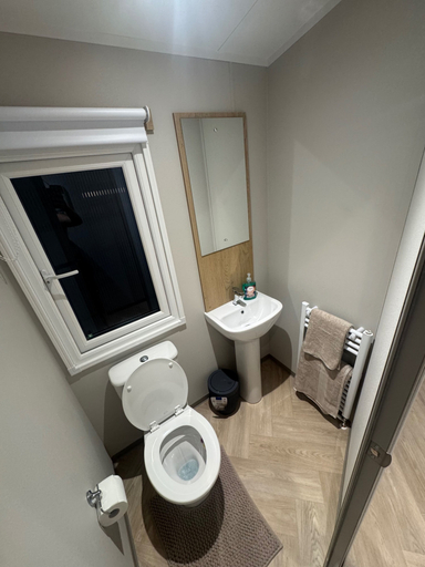 Bathroom 3, Seaside Escape in Porthcawl, Bridgend