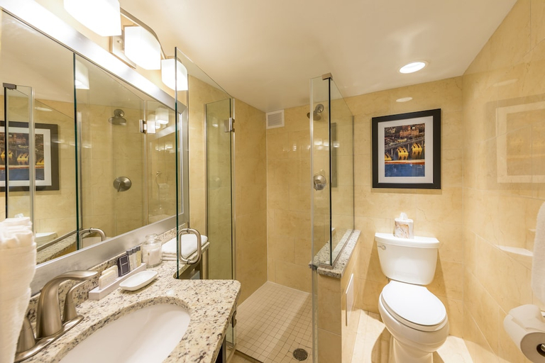 Bathroom 4, Georgetown Inn Washington DC, Washington D.C.