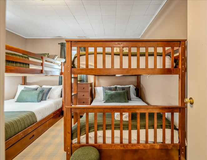 Room 2, Poconos Waterfront Retreat Kayaks Hot Tub, Monroe