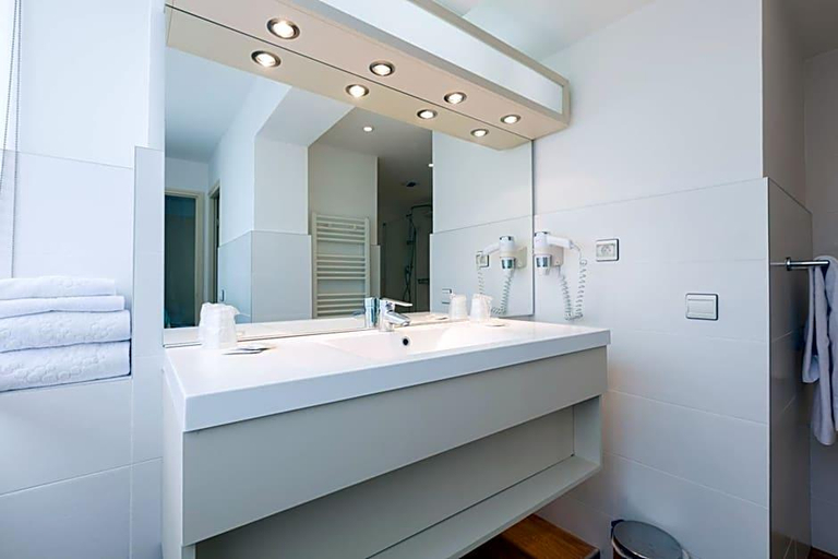 Bathroom 3, Hotel Rotonde Aix-en-Provence centre, Bouches-du-Rhône