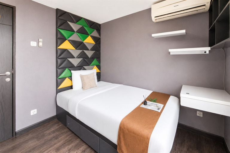 Interior 3, Elegant Noir 2Br At Apartment Baileys, Tangerang