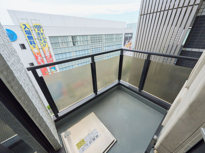 Balcony 2, Retrospect Stay Kannai 7, Yokohama