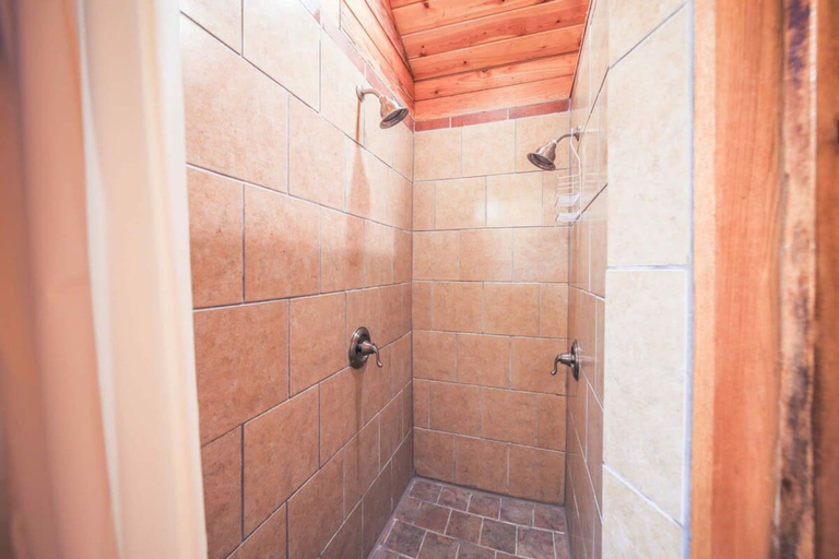 Room 3, Sleeps 16 Hot Tub Sauna Dogs Welcome Ping Pong, Madison