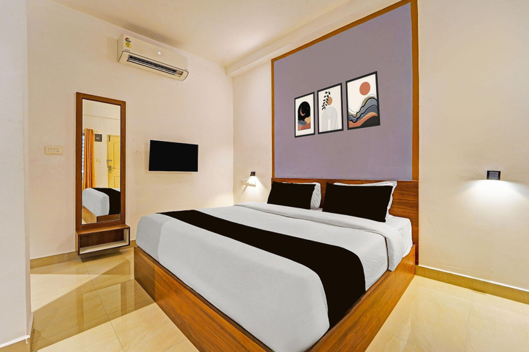 Room 4, Classic The Beige Hotel, Pathanamthitta