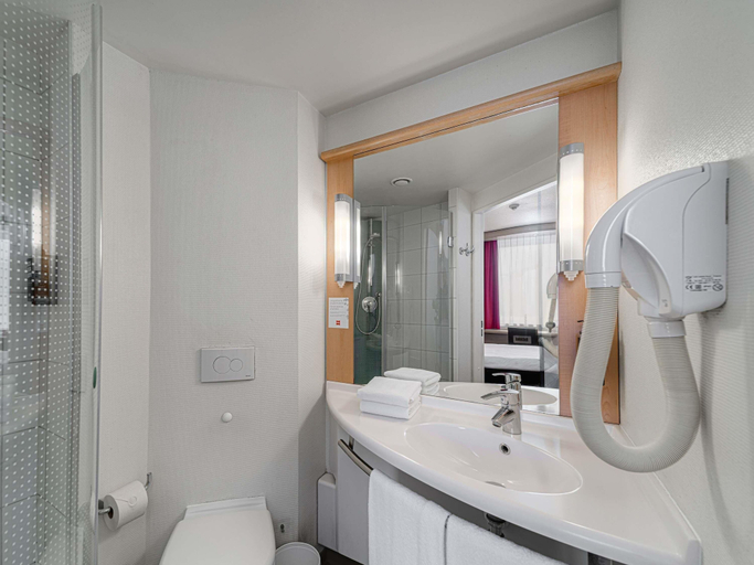 Bathroom 4, ibis Krakow Stare Miasto, Kraków City