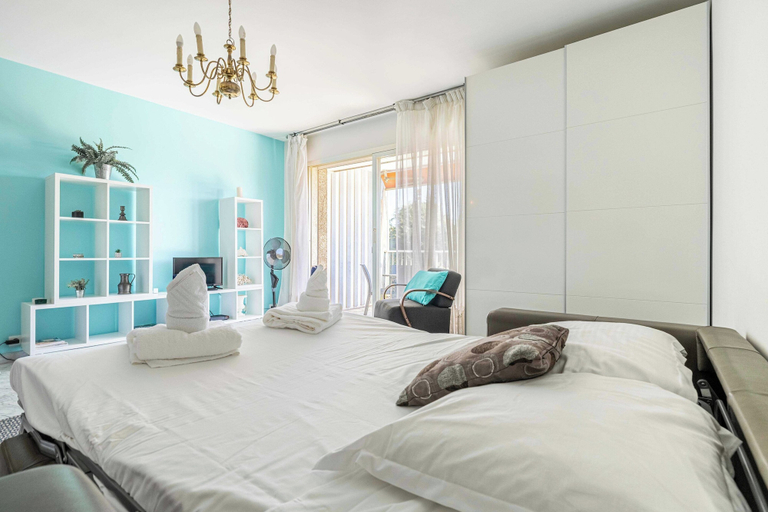 Room 4, Bright Studio With Parking Near Beach & Old Town, Alpes-Maritimes