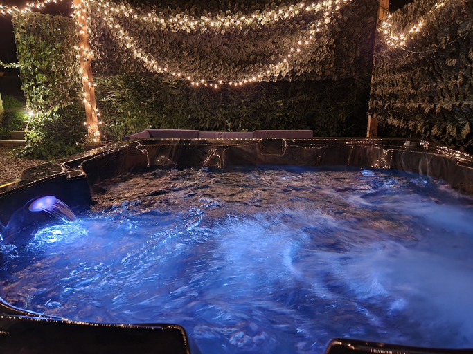 Sport & Beauty, Arcade Kid Friendly Firepit Grill HotTub, Forsyth