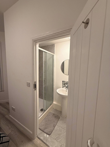 Bathroom 3, Stylish Dream Home With 4 En-suite Bedrooms, Sefton