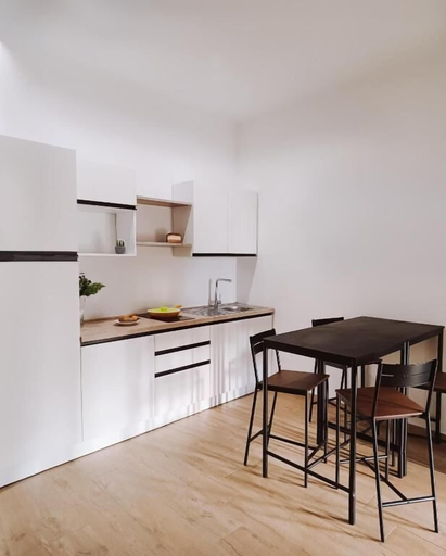 Dining 5, Regina Anna Home, Bari