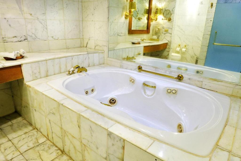 Bathroom 4, Subic Bay Yacht Club, Olongapo City