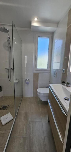 Bathroom 2, Cannes Sea View Beach Private Room, Alpes-Maritimes