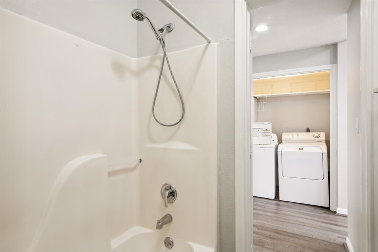 Bathroom, Brannen's Beachfront by Ryson Vacation Rentals, Galveston