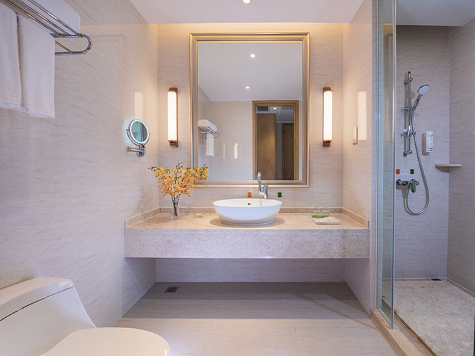 Bathroom, Vienna Hotel (Xining Airport Haidong High-speed Railway West Station), Haidong