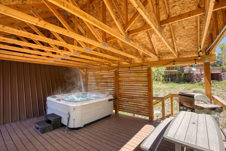 Others 5, Ski-lee Retreat Ski Hike Explore Sleeps 10, Iron