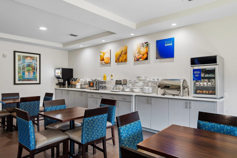 Food & Drinks 5, Comfort Inn & Suites Scott-West Lafayette, Lafayette