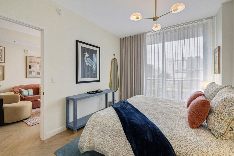 Room 2, 1BR 1BA Miami Apt Pool Ocean Views Idea, Miami-Dade