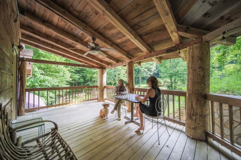 Room 2, Sleeps 16 Hot Tub Sauna Dogs Welcome Ping Pong, Madison
