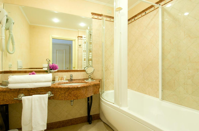 Bathroom 5, Hotel Villa Florida & Suite Apartments, Brescia