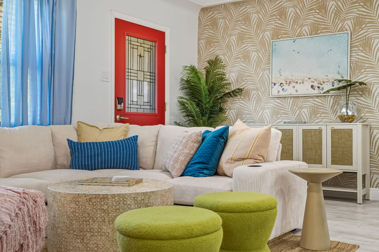 Room 2, Resort Style Backyard Pool Hot Tub Movie Room, Pinellas