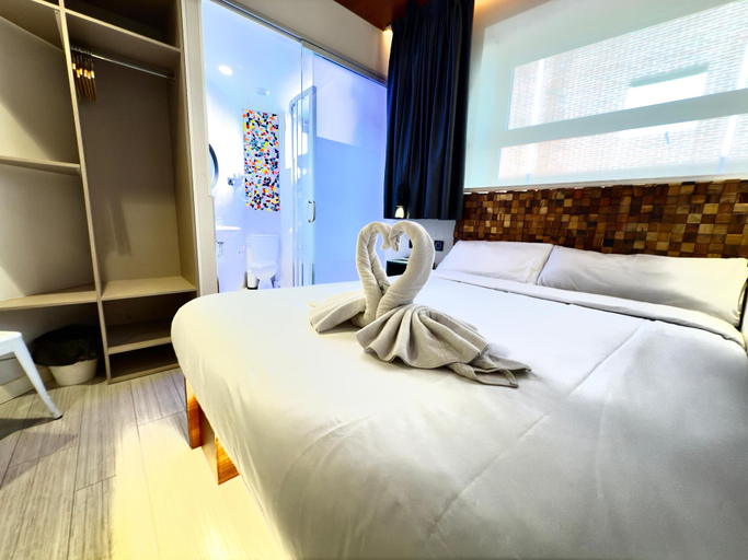 Room 5, Far Home Suites, Madrid