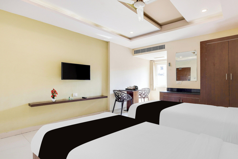 Room 5, Townhouse Dwarka Nagar Near Ramatalkies, Visakhapatnam