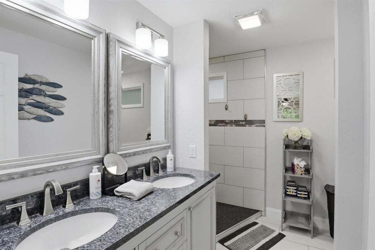 Bathroom 3, Osage Highlands Hideaway w/ Dock, Kayaks & Cove, Camden