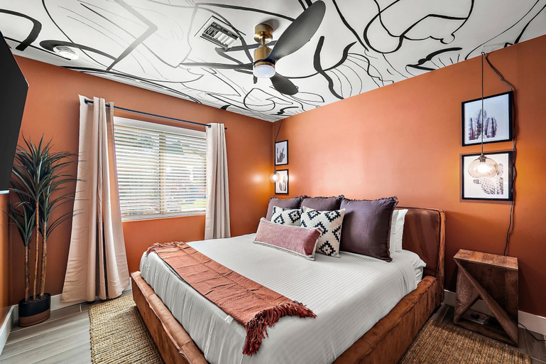 Room 4, 7BR Scottsdale Resort Pool Sport Court Spa, Maricopa