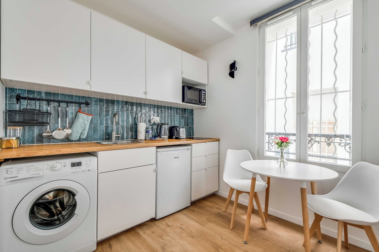 Private kitchen 4, 2P Studio With Patio Near Paris, Seine-Saint-Denis