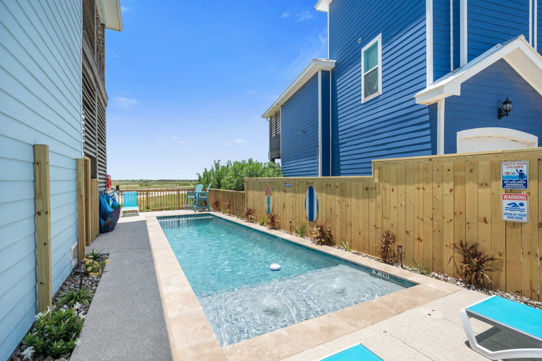 Room 3, Paradise Ahoy New Private Pool Decks With Views, Nueces