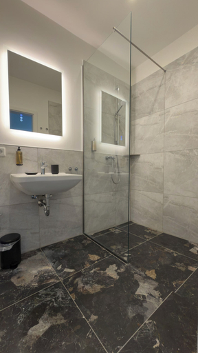 Bathroom 2, CHM Boarding Worms, Worms