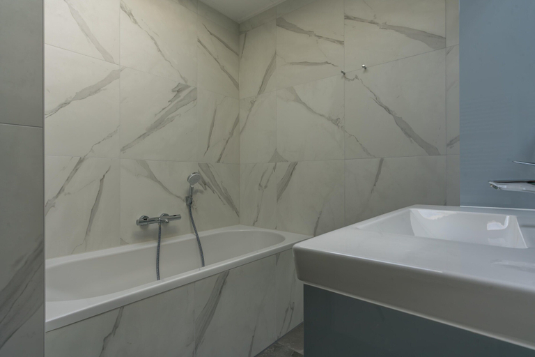 Bathroom 3, Island Getaway w Spa Bath, Texel