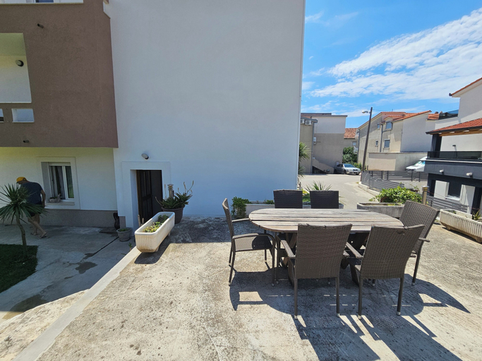Outdoor dining 3, Casa Carmel, Split