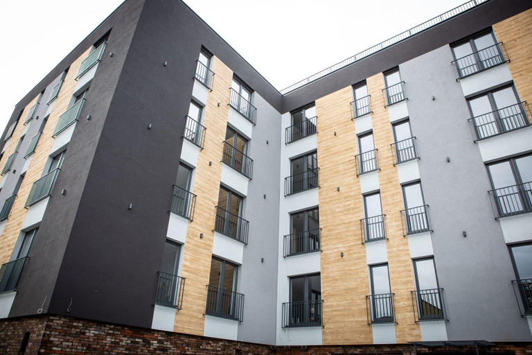 Exterior & Views