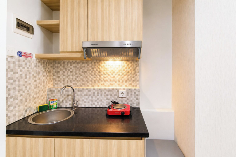 Private kitchen, Comfortable Living In Studio Room At Apartment Taman Melati Jatinangor, Sumedang