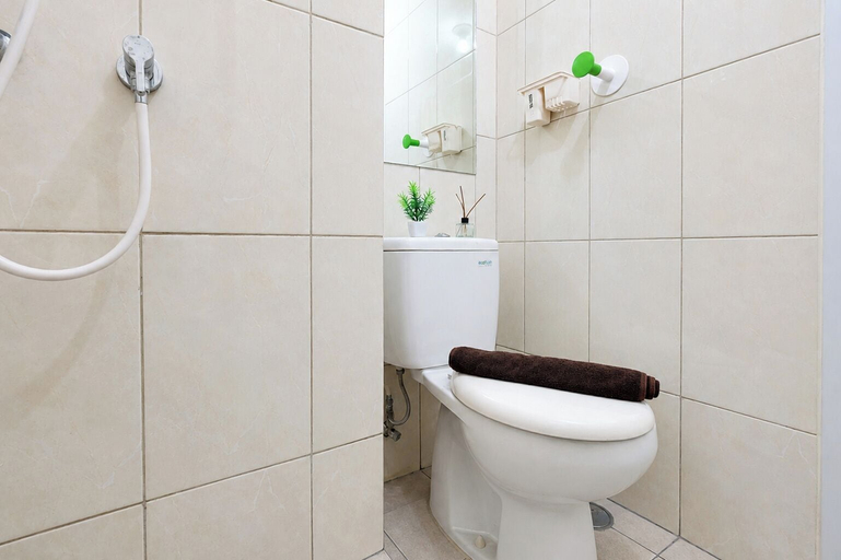 Bathroom 3, Homey And Neat Studio Room At Apartment Springlake Summarecon Bekasi, Bekasi
