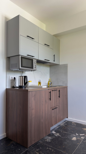 Private kitchen, CHM Boarding Worms, Worms