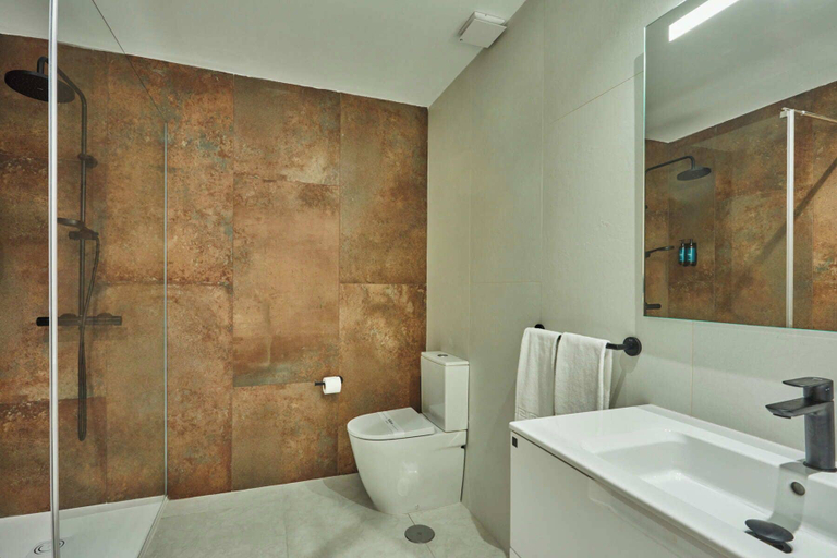 Bathroom 5, Silken Atlantis Playa – Holiday Homes, Las Palmas
