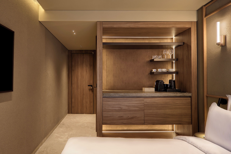 Room 4, Nur Coreon Signature Hotel, Attica