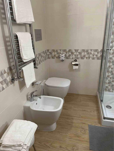 Bathroom 3, Pisani Hotel, Caserta
